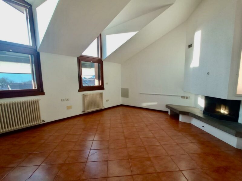 APPARTAMENTO TRICAMERE CON CANTINA E GARAGE Tolmezzo