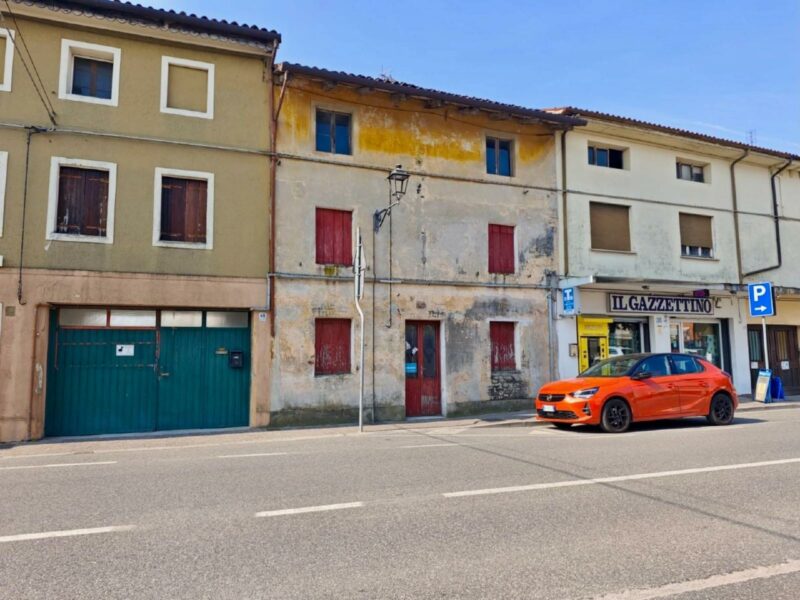 BICAMERE RUSTICO IN CENTRO – Un’occasione da trasformare! Casarsa della Delizia