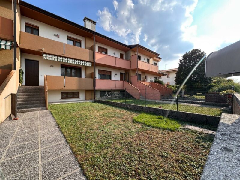VILLETTA A SCHIERA TRICAMERE CON GIARDINO E FOTOVOLTAICO Codroipo