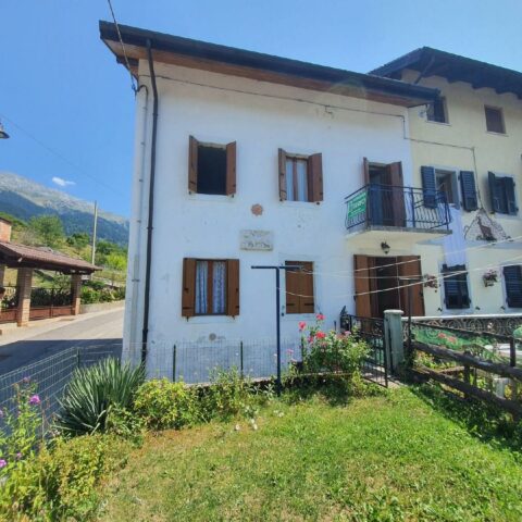 CASA BICAMERE IMMERSA NEL VERDE Paularo
