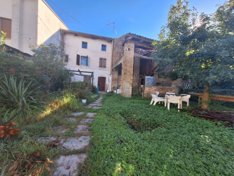 CASA BICAMERE CON GIARDINO Muzzana del Turgnano