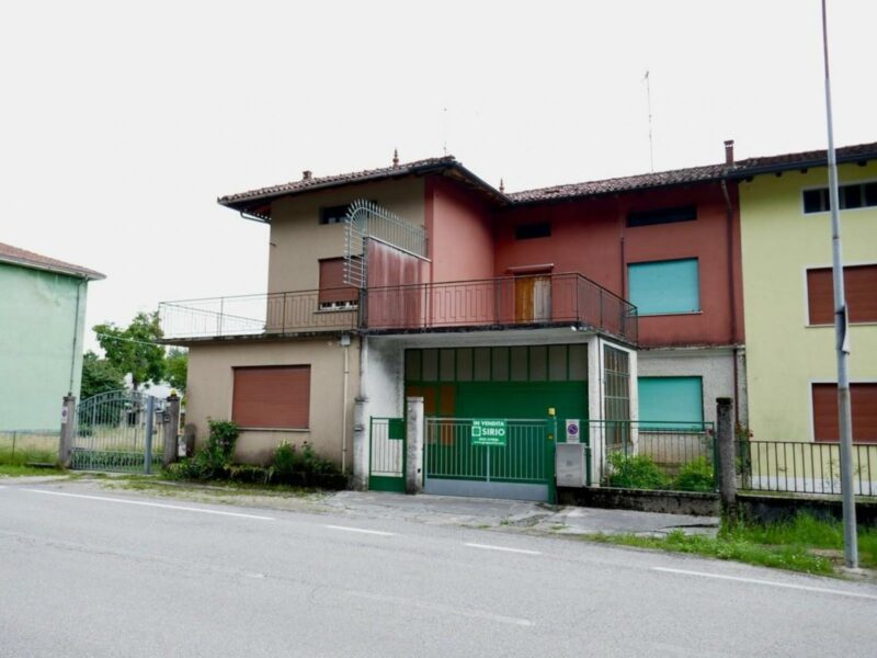 CASA A SCHIERA CON GIARDINO RECINTATO DI 200 MQ Montereale Valcellina