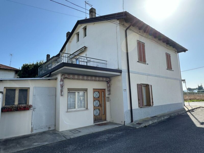 MINIAPPARTAMENTO IN BIFAMILIARE Mossa