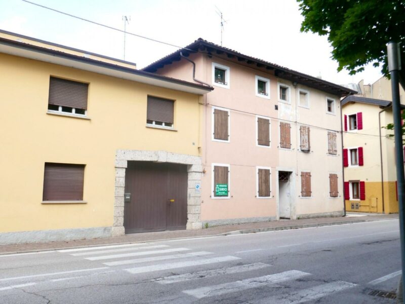 CASA A SCHIERA NEL CUORE DI SPILIMBERGO Spilimbergo