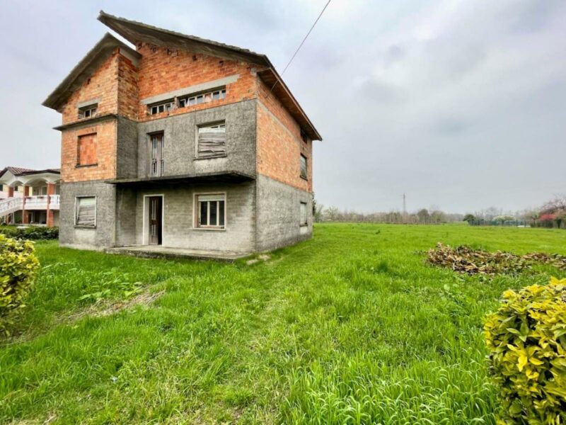 Casa da ristrutturare con terreno edificabile Fiume Veneto