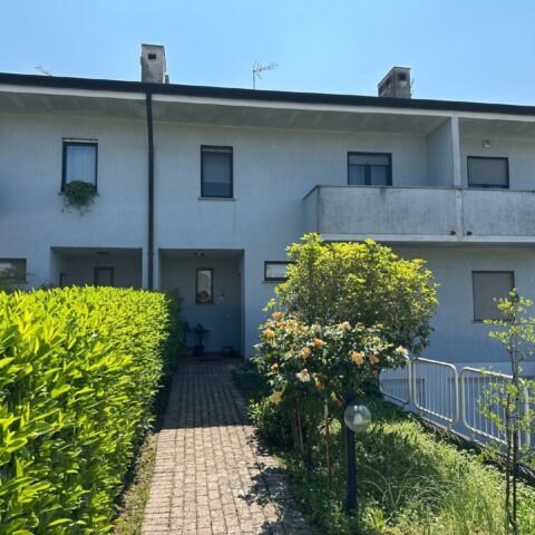 RARA VILLASCHIERA TRICAMERE CON GIARDINO Mariano del Friuli