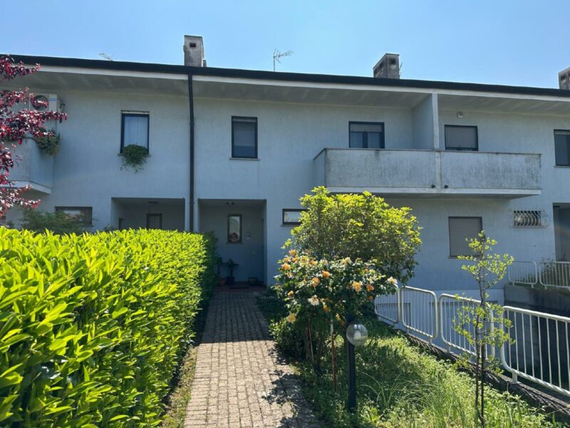 RARA VILLASCHIERA TRICAMERE CON GIARDINO Mariano del Friuli