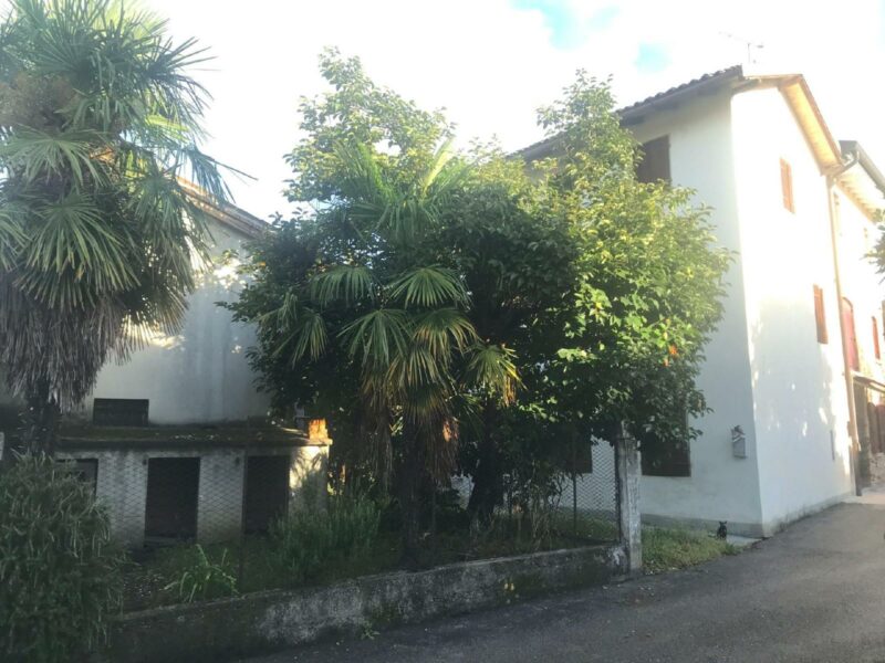 Zona centralissima: rustico indipendente con scoperto Caneva