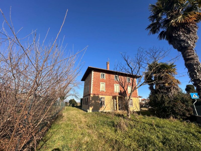 CARATTERISTICA CASA SINGOLA DAGLI AMPI SPAZI CON GIARDINO Bertiolo