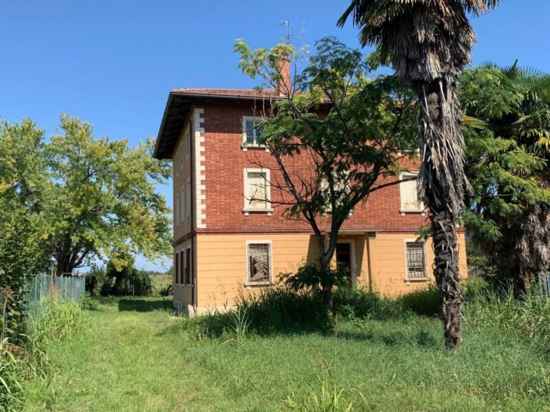 CARATTERISTICA CASA SINGOLA DAGLI AMPI SPAZI CON GIARDINO Bertiolo