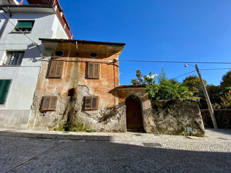 RUSTICO DA RISTRUTTURARE CON TRE CAMERE Gorizia