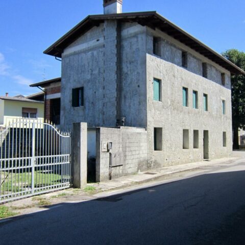 Ristrutturata bifamiliare ideale per due famiglie San Giorgio della Richinvelda