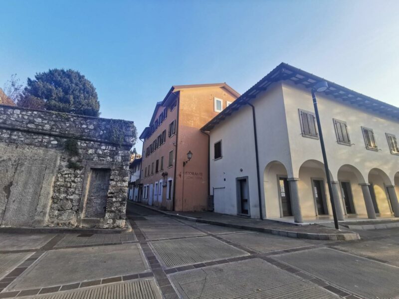 Ampio e rifinito Tricamere biservizi Gemona del Friuli
