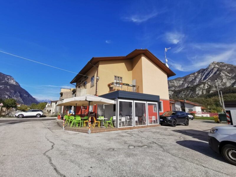 Ampio Triicamere con soffitta privata, cantine e posti auto esterni in zona servita! Gemona del Friuli