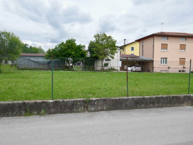 terreno edificabile di 1.045 mq in centro a Tauriano Spilimbergo