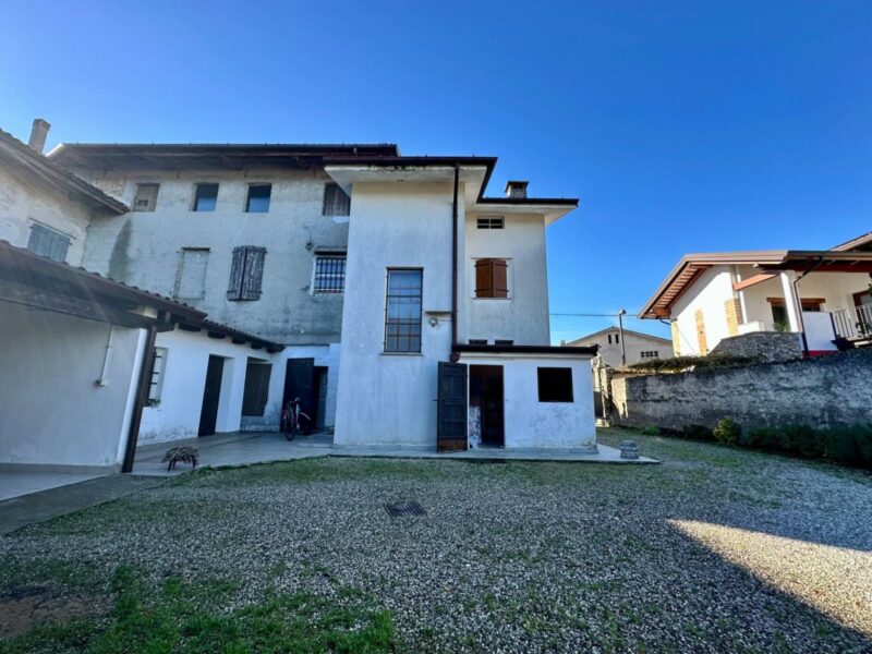 CASA DI TESTA CON AMPIO SCOPERTO A CLAUIANO Trivignano Udinese