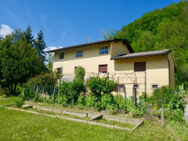 Casa indipendente con ampio giardino Castelnovo del Friuli