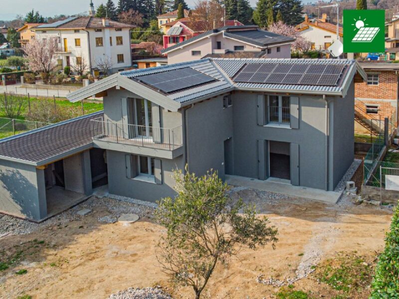 VILLA DI NUOVA REALIZZAZIONE A BASSO IMPATTO ENERGETICO CON GIARDINO PRIVATO Martignacco