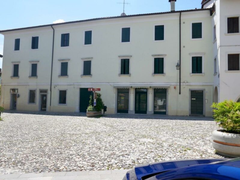 visibilissimo e luminoso locale commerciale Spilimbergo