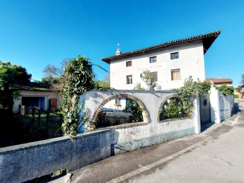 ACCOGLIENTE IMMOBILE COMPOSTO DA LOCANDA E ABITAZIONE SOVRASTANTE Varmo