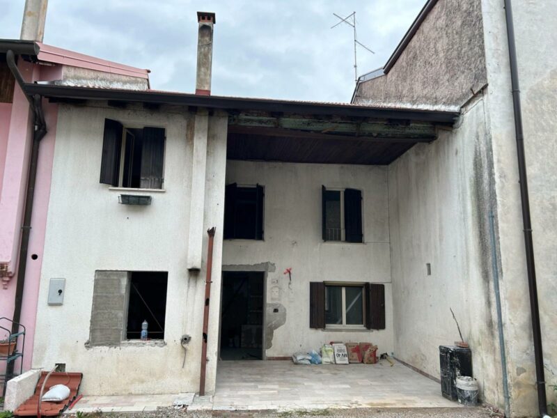 CASA IN LINEA BICAMERE DA ULTIMARE Mortegliano