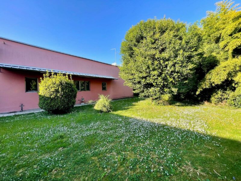 CAPANNONE DI 450 MQ E APPARTAMENTO DI 120 MQ: indipendenza, spazi generosi e potenzilità! San Vito al Tagliamento