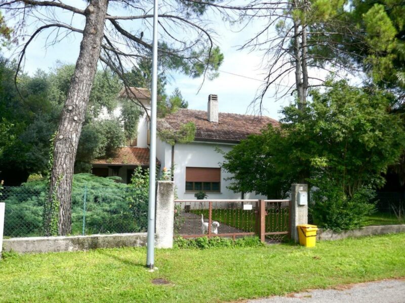 CASA SINGOLA QUADRICAMERE CON CAPANNONE Maniago