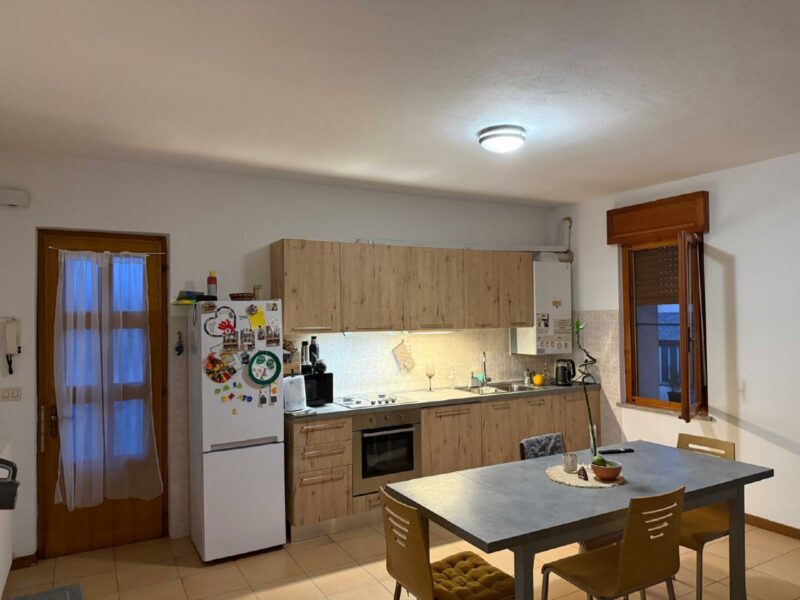 BICAMERE ARREDATO DI CUCINA Manzano