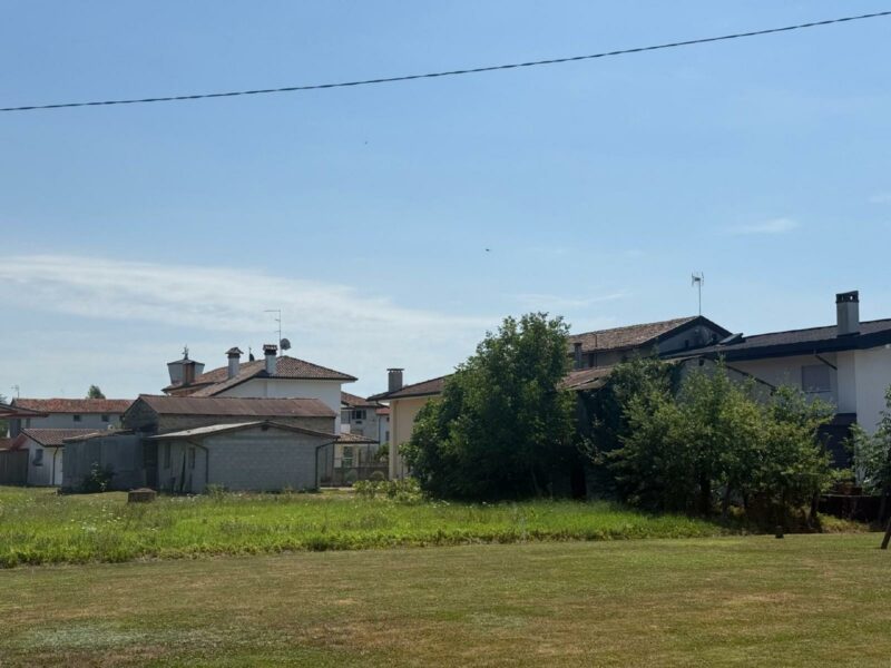 Magazzino con terreno edificabile Muzzana del Turgnano