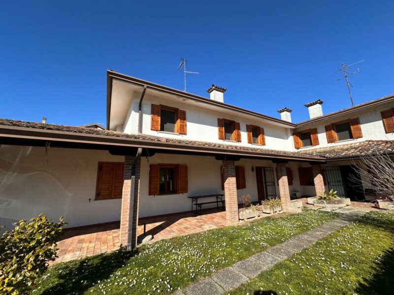 CASA BIFAMILIARE COMPLETA – AMPI SPAZI – PRONTA DA VIVERE! Rivignano Teor