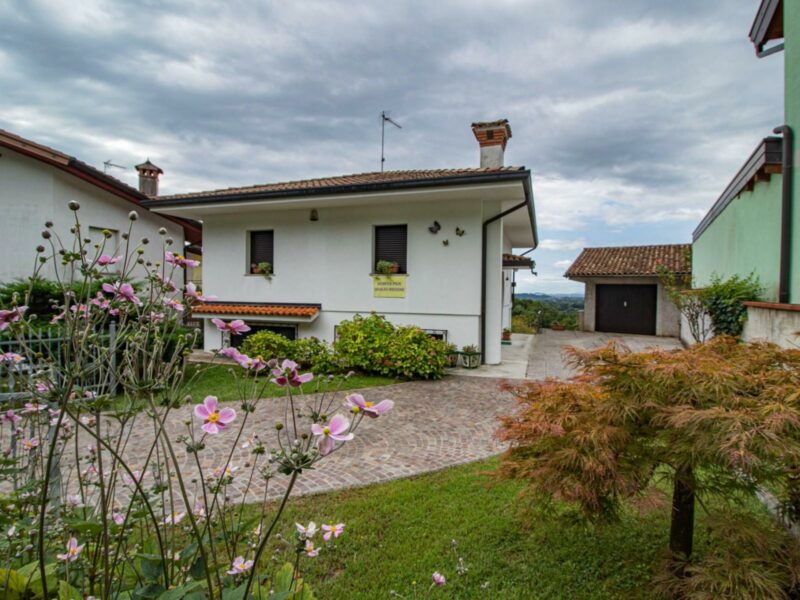 ACCOGLIENTE CASA INDIPENDENTE BICAMERE CON GIARDINO Magnano in Riviera