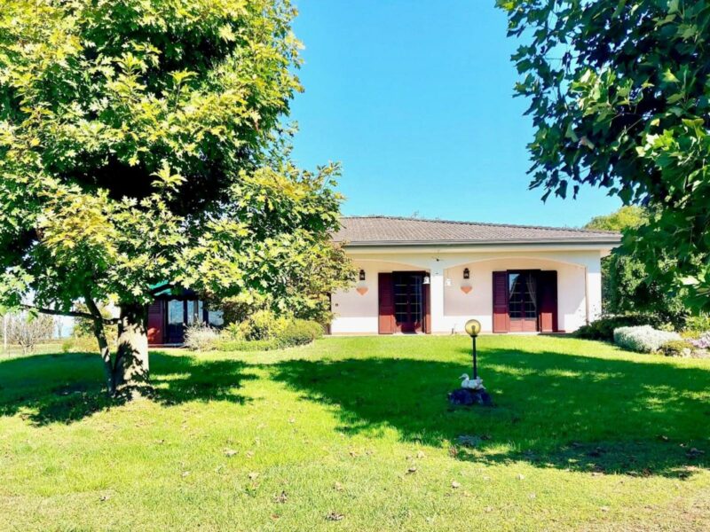 PERFETTA VILLA INDIPENDENTE: ELEGANZA, SPAZIO E QUIETE Codroipo