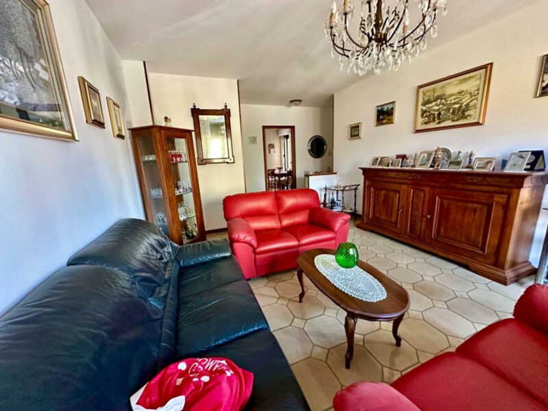 SPAZIOSO E LUMINOSO APPARTAMENTO CON TRE CAMERE, 2 BAGNI, CANTINA E GARAGE! Gorizia