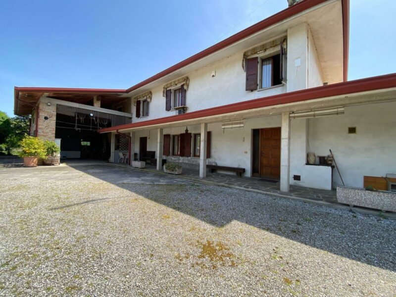 AMPIA CASA INDIPENDENTE TRICAMERE CON GIARDINO E TERRENO EDIFICABILE Porpetto