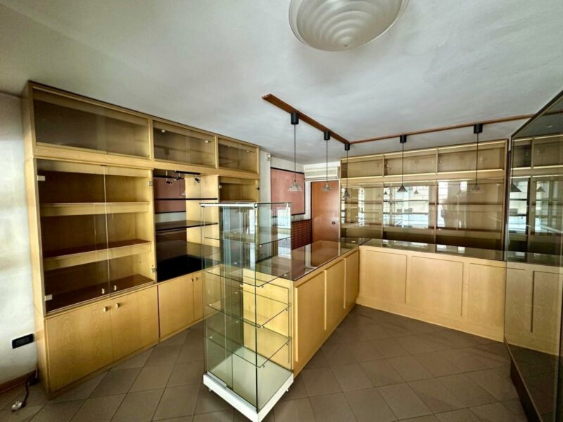 SPAZIO COMMERCIALE CON VETRINE! Gorizia