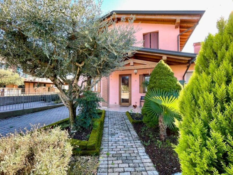 APPARTAMENTO BICAMERE CON STUDIO AL PIANO TERRA: indipendenza, giardino e privacy! San Vito al Tagliamento