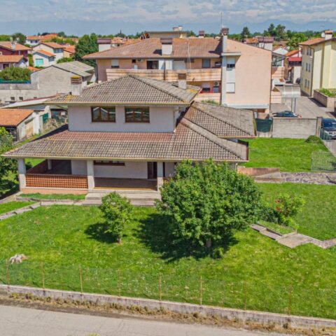 VILLA TRICAMERE PIANO UNICO, ZONA CENTRALE Rivignano Teor