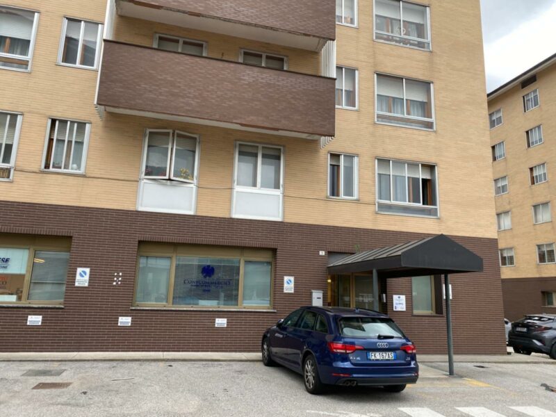 LOCALE COMMERCIALE AL PIANO TERRA IN ZONA DI FORTE PASSAGGIO Tolmezzo