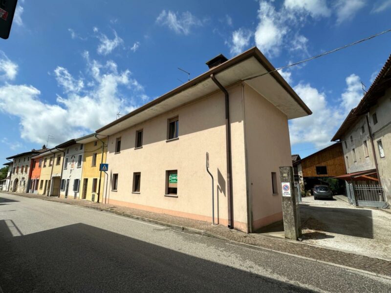 AMPIA CASA ACCOSTATA  AD UN LATO San Giorgio di Nogaro