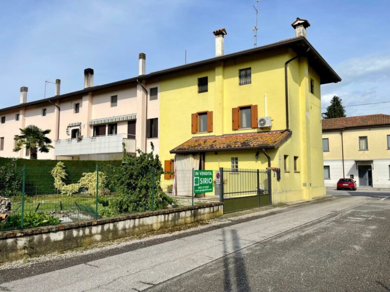 Casa di testa con giardino Pocenia