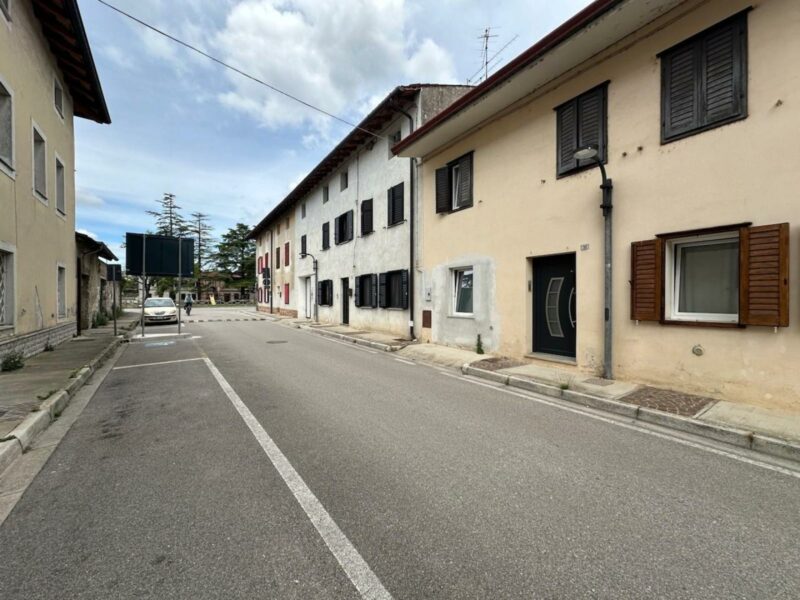 PERFETTA CASA IN LINEA RISTRUTTURATA: BICAMERE CON GIARDINO Fogliano Redipuglia