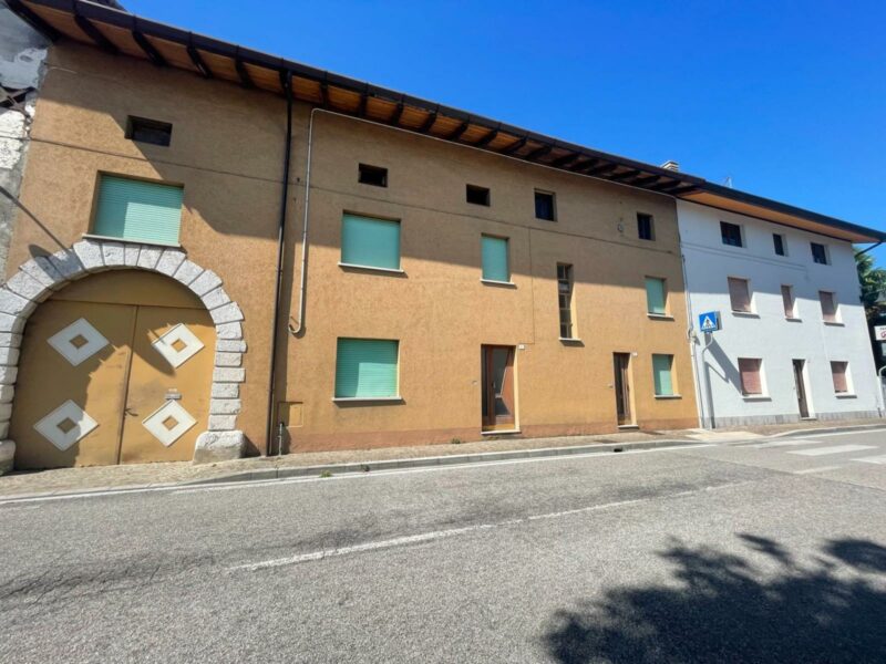 CASA FRIULANA IN LINEA CON AMPIA CORTE ESCLUSIVA Tavagnacco