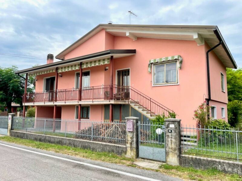 Straordinaria casa tricamere con giardino e deposito Sesto al Reghena