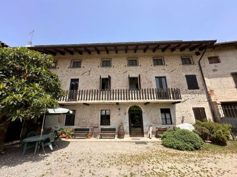 AFFASCINANTE CASA STORICA RISTRUTTURATA Basiliano