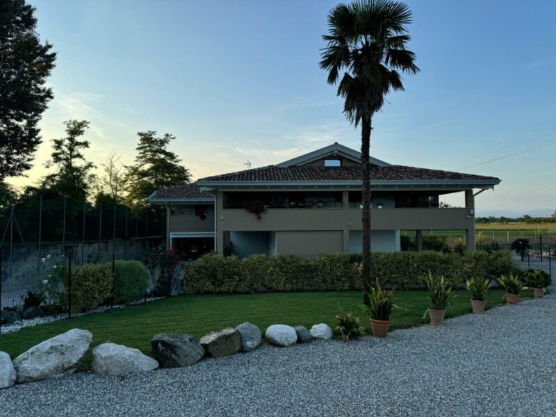 ATTICO CON TERRAZZA PANORAMICA Castions di Strada