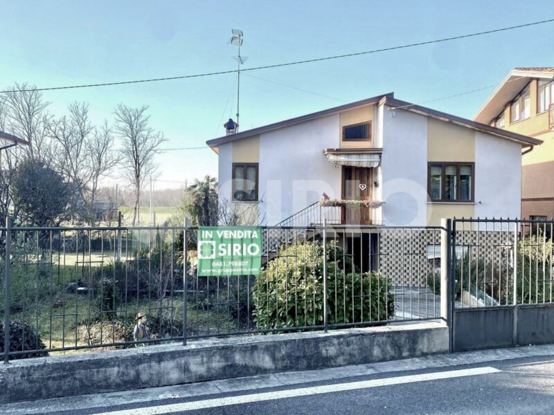 POGGIO TERZA ARMATA: CASA INDIPENDENTE BICAMERE IMMERSA NEL VERDE Sagrado