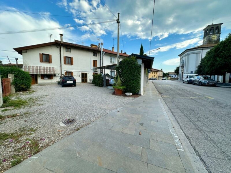 Graziosa casa bicamere con giardino Pocenia