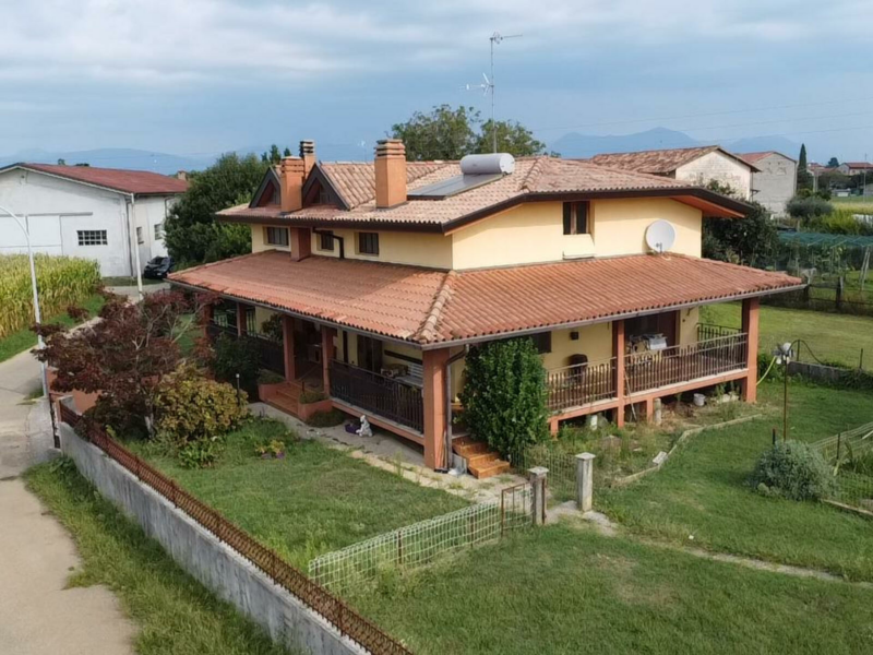 SPAZIOSA CASA INDIPENDENTE CON GIARDINO RECINTATO DI 1.000 MQ Coseano