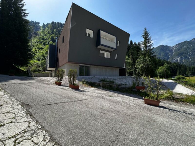 LOFT IN MONTAGNA: Eleganza Contemporanea nella Ex Stazione Sciistica del Tarvisiano Tarvisio