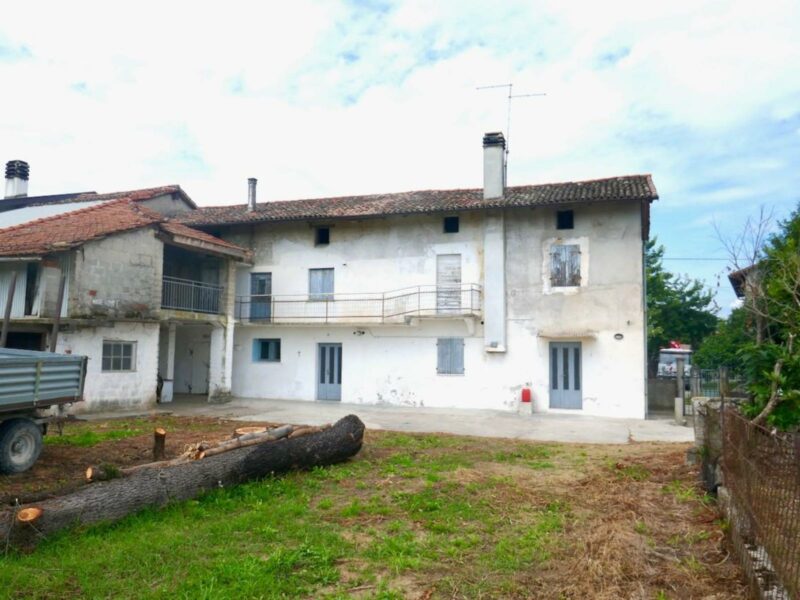 Casa di testa con 1.200 mq di giardino San Giorgio della Richinvelda